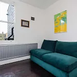 Veeve - Hackney Charms
